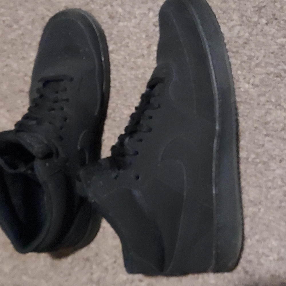 Nike mid top